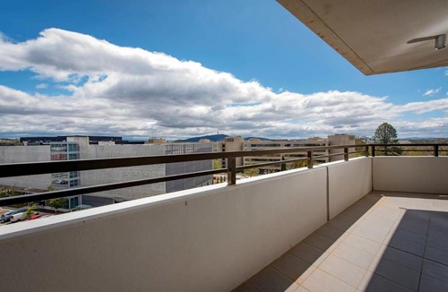 Barton Apartment | Capital Views Apartment with Parking