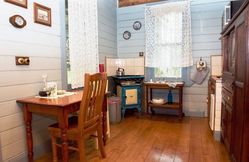 Wooragee Cottage | Captains Cottage
