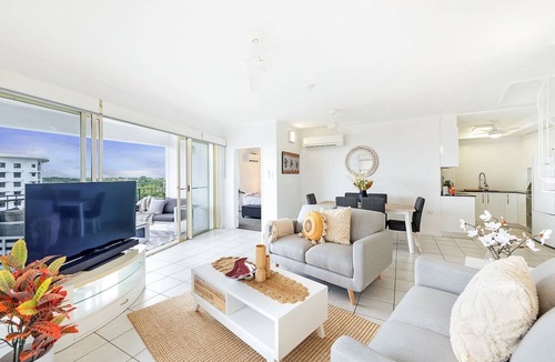 Cullen Bay Apartment | Captains Lookout Penthouse Living at Cullen Bay