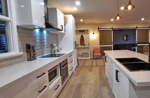 Kingscote House | Captains on the Seafront -Large 4br 2bth-Rare Find
