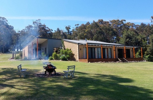 Toorloo Arm House | Captains Quarters | Peaceful Bushland Escape