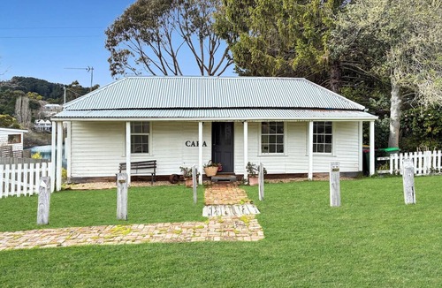 Daylesford House | Cara: on the Lake with Fireplace