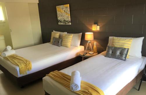 Cardwell Hotel | Cardwell at the Beach