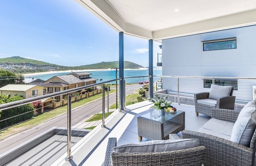 Fingal Bay Apartment | Carinya Bay View Unit 1 16 Tuna Crescent