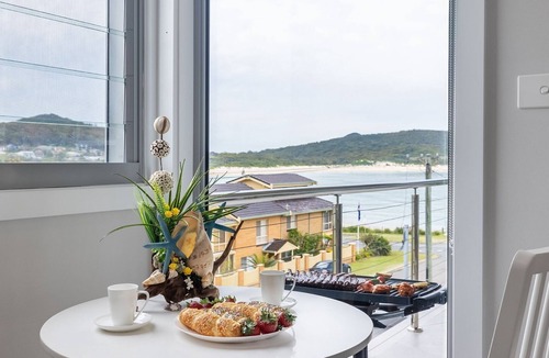 Fingal Bay Apartment | Carinya Bay View Unit 1 16 Tuna Crescent