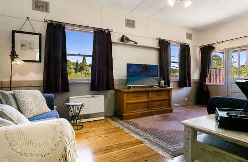 Katoomba Cottage | Carinya Cottage - Two Bedroom Cottage, Sleeps 4