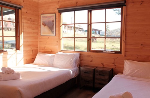 Jindabyne Cabin | Carinya Village Jindabyne