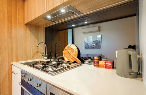 Carlton South Apartment | Carlton Gardens Urban Hideaway Escape