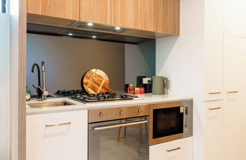 Carlton South Apartment | Carlton Gardens Urban Hideaway Escape
