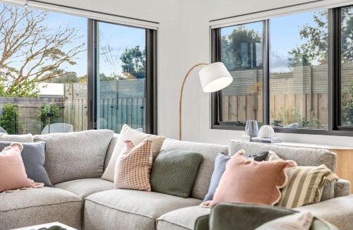 Barwon Heads House | Carr Street Pool House Barwon Heads, Sleeps 10, Elevator, Heated Pool, 5 bedroom, 3 bathroom
