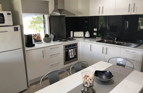 Lakes Entrance House | Carrick Cottage - A Home Away From Home