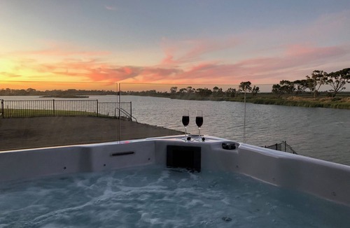 Seymour House | Casa Carrera at the River