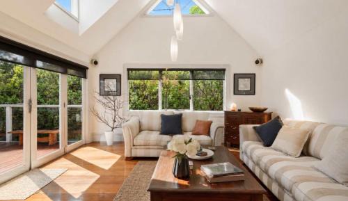 Tranmere House | Casa Con Vista Luxury Waterfront Home, Sleeps 10