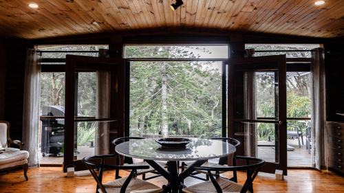 Pearl Beach House | Casa Costera-Heated Magnesium Pool, Walk To Beach