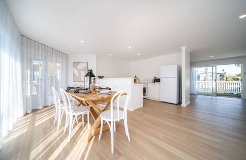 Silver Sands House | Casa Del Sol: Spacious Beach House with Backyard