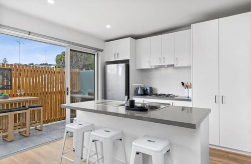 Ocean Grove House | Casa EMEC! Pets welcome, aircon, central, sleeps 7
