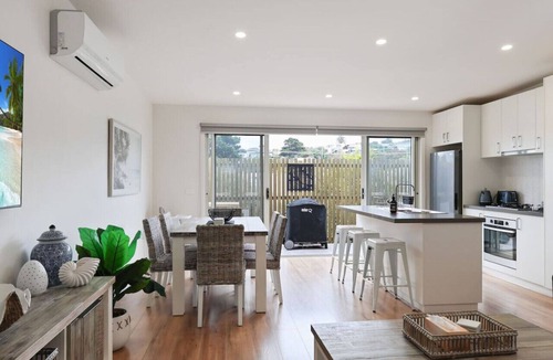 Ocean Grove House | Casa EMEC! Pets welcome, aircon, central, sleeps 7