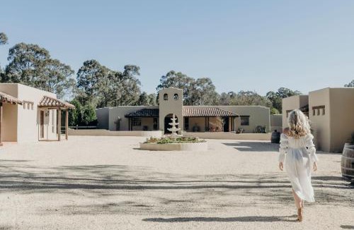 Pokolbin Villa | Casa La Vina Pokolbin - Romantic Villas with Outdoor Hot Tubs and Fireplaces