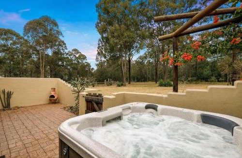 Pokolbin Villa | Casa La Vina Pokolbin - Romantic Villas with Outdoor Hot Tubs and Fireplaces