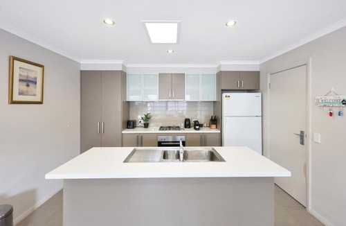 Indented Head House | Casa Laut Family friendly short walk to the beach Pets upon agreement Sleeps 6