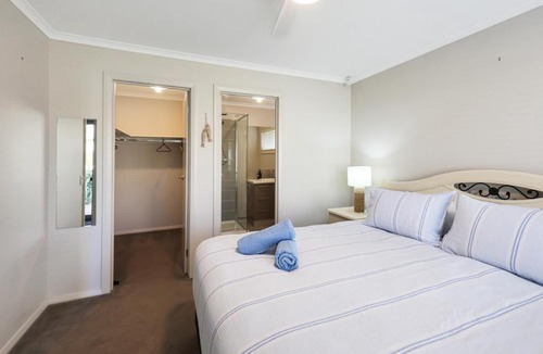 Indented Head House | Casa Laut Family friendly short walk to the beach Pets upon agreement Sleeps 6