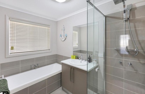 Indented Head House | Casa Laut Family friendly short walk to the beach Pets upon agreement Sleeps 6