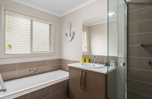 Indented Head House | Casa Laut house next to the beach