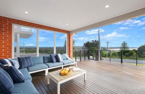 Camden Head House | Casa Sorella - beachfront family home with pool