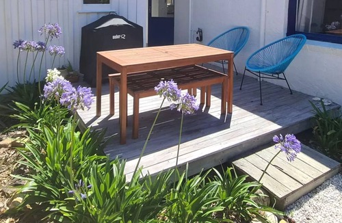 Clifton Beach Cottage | Casarella Beach Shack 2 mins walk to the surf