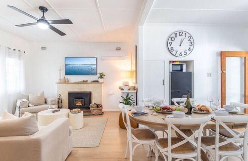 Shoal Bay House | Casita, 20 Tomaree Road - great pet friendly property with WiFi & Air Conditioning
