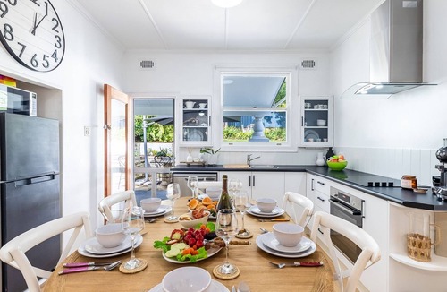 Shoal Bay House | Casita, 20 Tomaree Road - great pet friendly property with WiFi & Air Conditioning