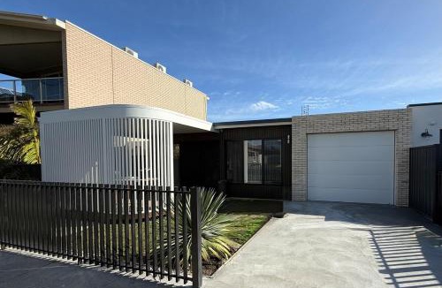 Lakes Entrance House | Castaway 2br Waterfront Lakes Entrance