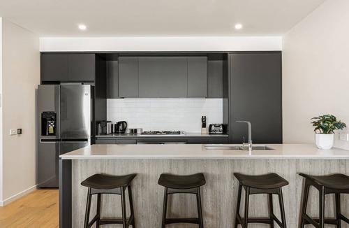 Safety Beach House | Castaway Villa | Luxe on the Marina Walk to Beach