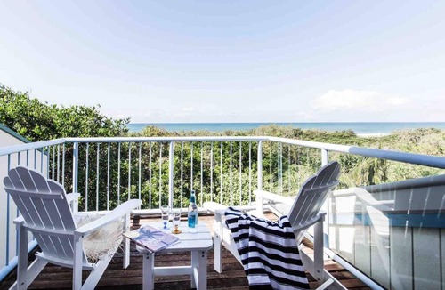 Castaways Beach House | Castaways Beach House Noosa