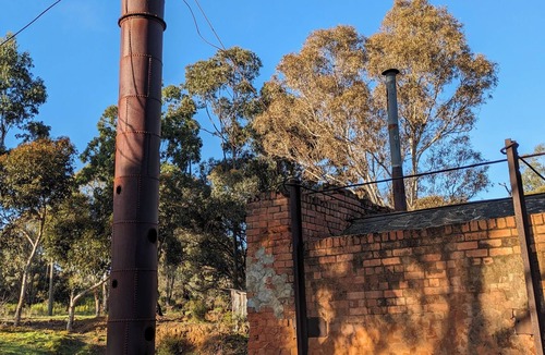 Castlemaine House | Castle Carey. Renovated. Stylish. Comfortable