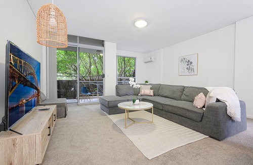 Castle Hill Apartment | Castle HIll Sweet Modern 3BR Apt with 2 Parking