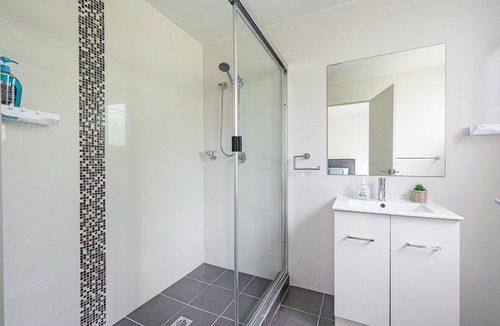 Castle Hill Apartment | Castle HIll Sweet Modern 3BR Apt with 2 Parking