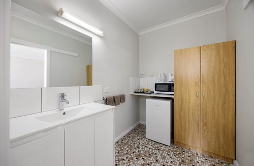 Bairnsdale Hotel | Castle Motel Bairnsdale