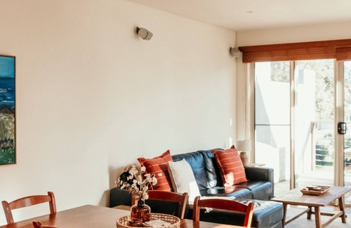 Port Fairy House | Castwood Villa 1 - Overlooking the Gardens Oval & Botanic Gardens