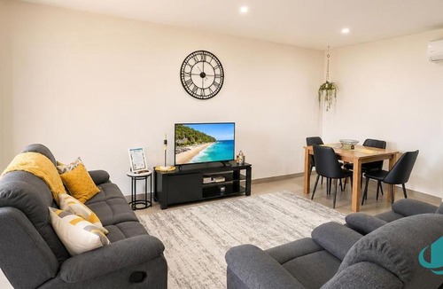 Caves Beach Apartment | Caves Beach Retreat - close to beach and shops