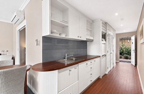 Yallingup Hotel | Caves House Hotel