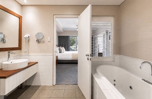 Yallingup Hotel | Caves House Hotel