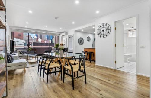 Chinatown Apartment | CBD 3BR - Sleeps 6 on Exhibition