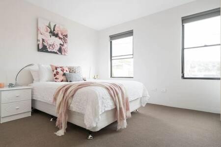 Launceston CBD Apartment | CBD Central Hub | Parking & WiFi