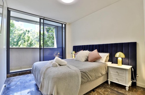 Darling Harbour Apartment | CBD Harbour Retreat - Lovely 2BR Home