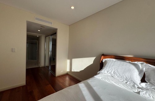 Chinatown Apartment | CBD Retreat - Pool Tennis Gym Parking Spa
