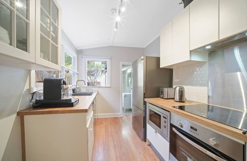Darling Harbour Villa | CBD Retreat| Walk to Fish Market & Darling Harbour