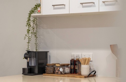 Adelaide Central Business District House | CBD Villa King Suite Garage BBQ Pets Walk Everywhere