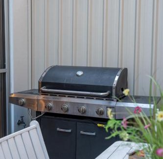 Adelaide Central Business District House | CBD villa, King Suite, Garage, BBQ, Pets, Walk Everywhere