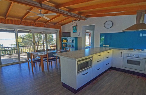 Lake Wangary House | CDC-625 is a fantastic original Coffin Bay Shack C